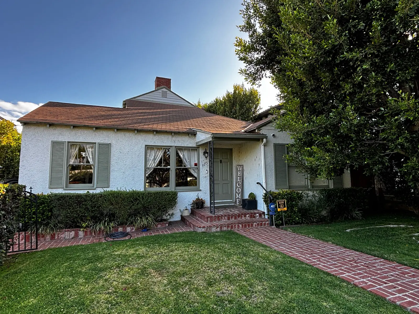 A welcoming Westside home with freshly cleaned windows